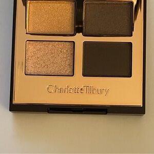 Charlotte Tilbury LUXURY PALETTE
In “Uptown Girl”